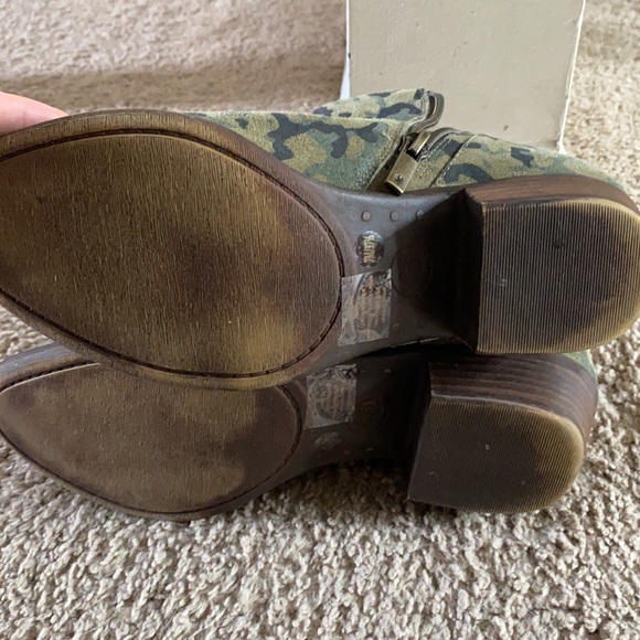 Lucky brand camo booties - LIKE NEW - Picture 3 of 4